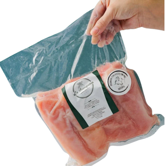 Pechuga Con Hueso Sin Piel - LA BANQUIVA x1kg
